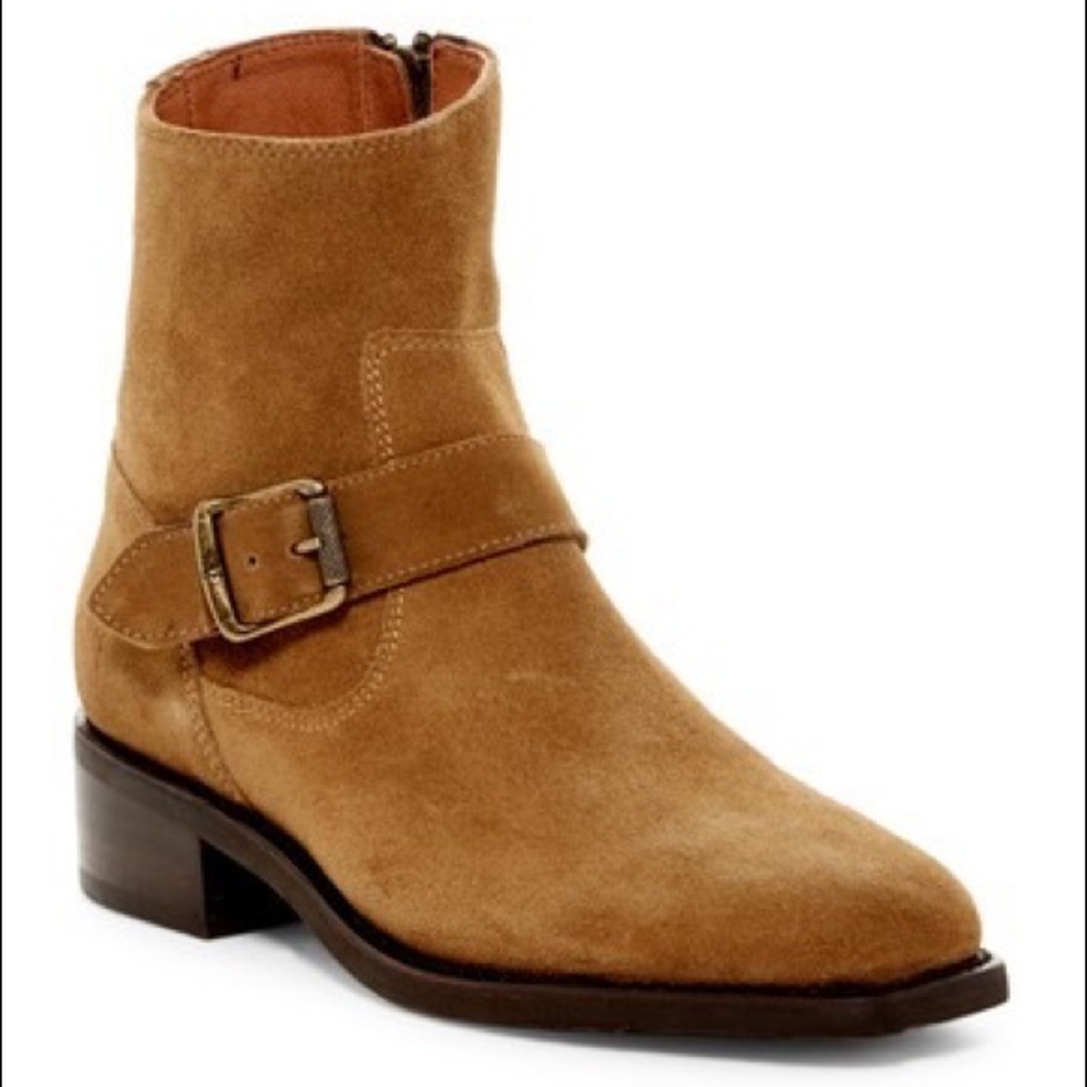 Frye “Hannah” leather boots in the color cashew